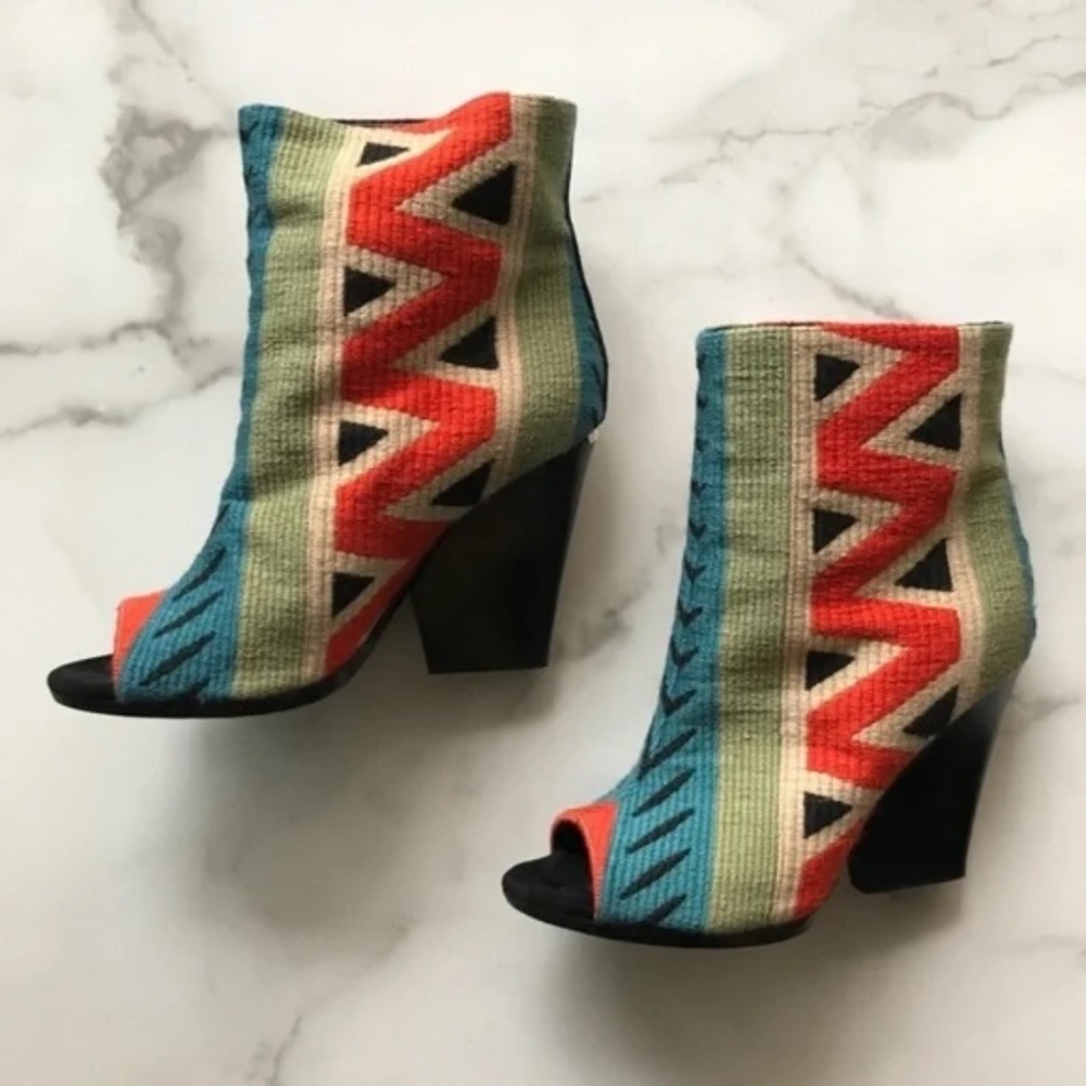 100% AUTHENTIC Burberry Multicolor Tapestry Bateson Peep Toe Bootie Size 38 - Picture 4 of 8